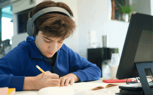 iGCSE Cambridge English Language complete course (tutor-marked assignments option)